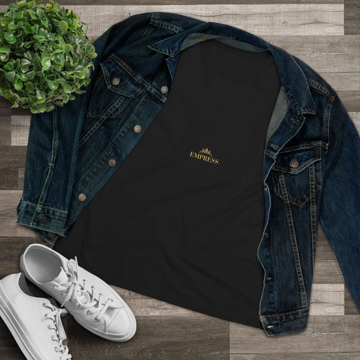 AKACHI Empress Script Tee